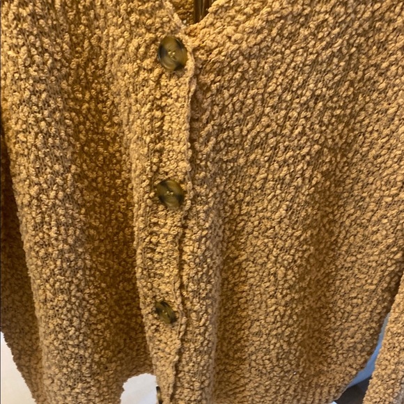 Cozy Tan Textured Knit Cardigan - Picture 4 of 7